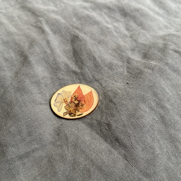 Real Flower pin. - Picture 5 of 7